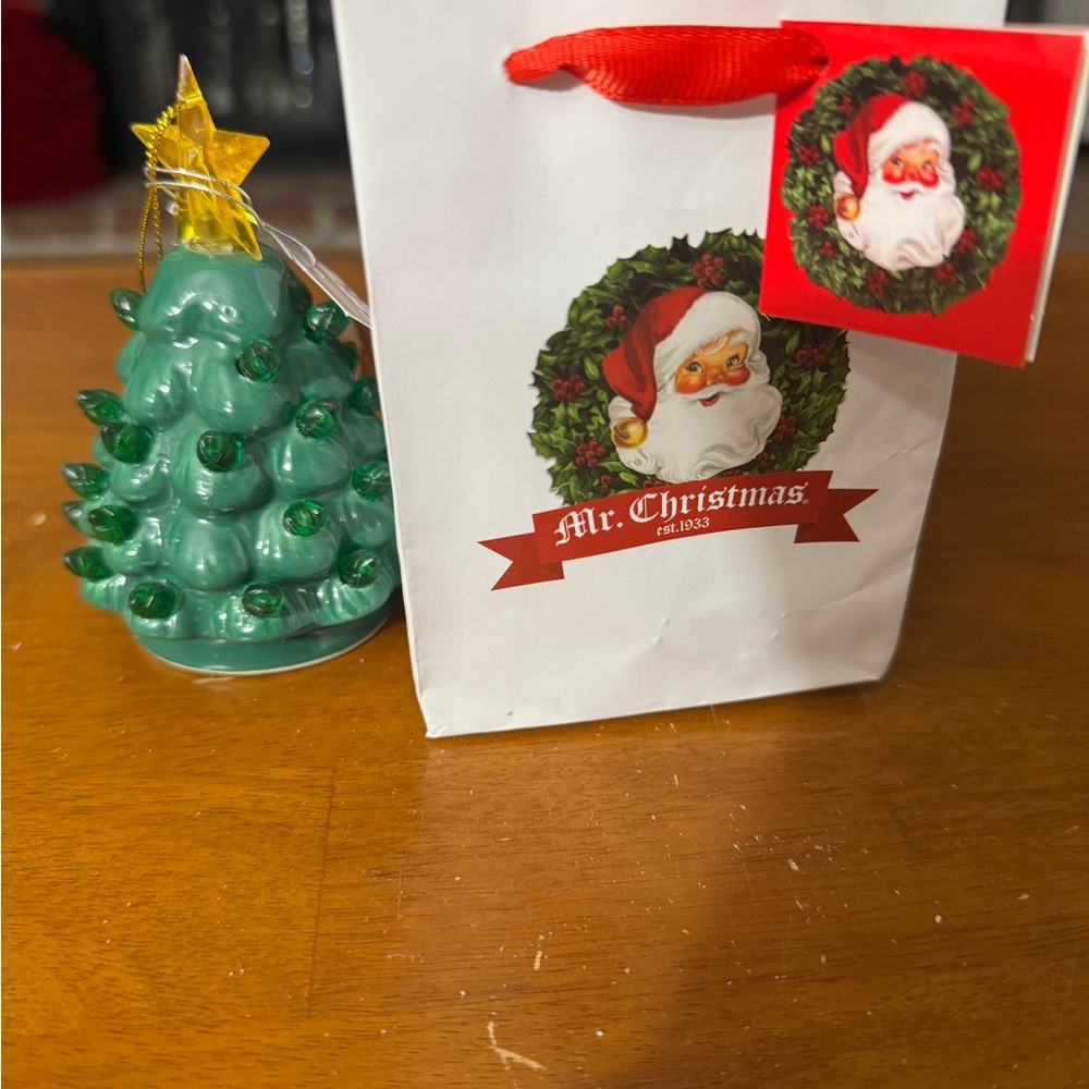 Green Holiday Tree with Star